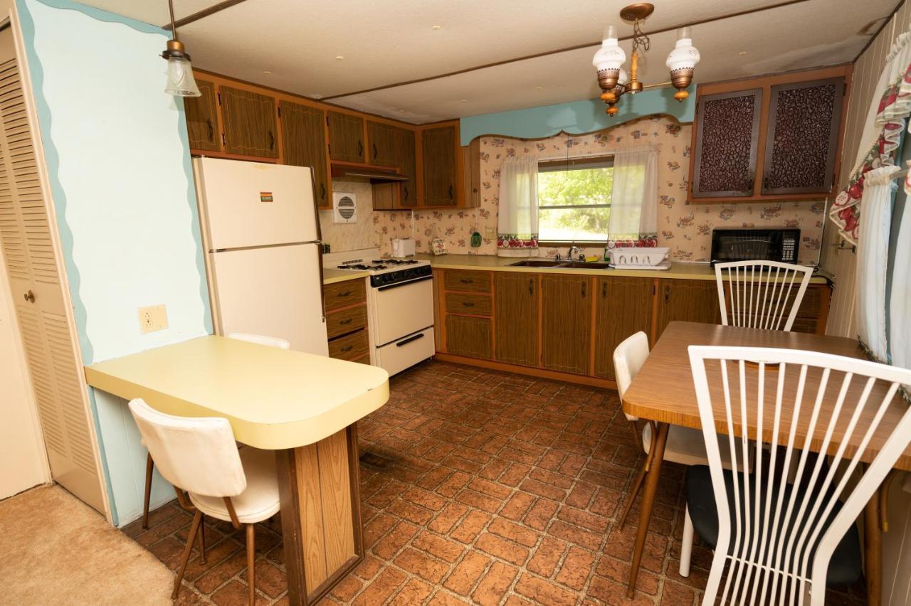 Fair Wind Motel And Cottages Clayton Bagian luar foto